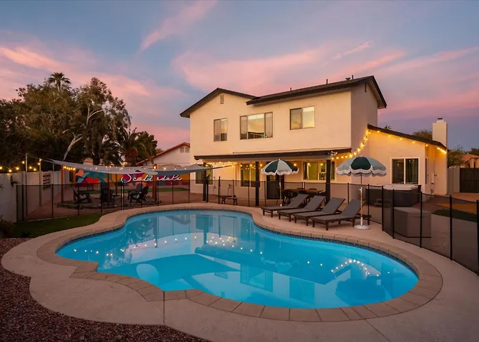 Pickleball Court Movie Theater Puttputt Hottub Ferienhaus Phoenix