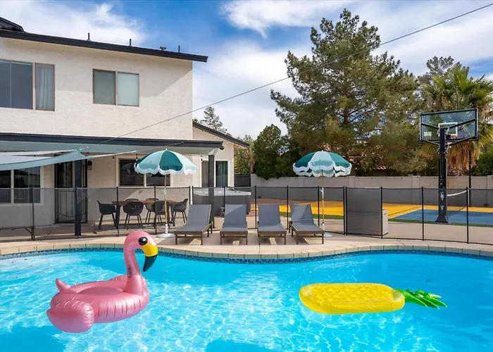 Pickleball Court Movie Theater Puttputt Hottub Ferienhaus Phoenix
