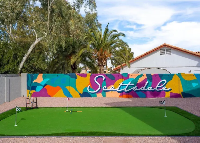 Pickleball Court Movie Theater Puttputt Hottub Ferienhaus *