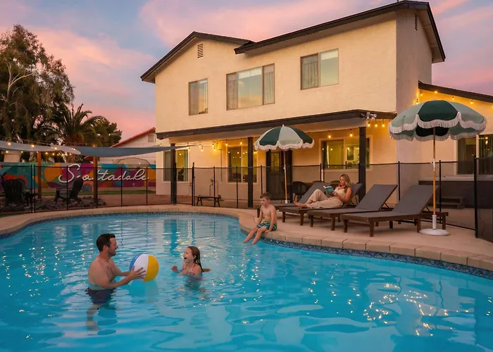 Pickleball Court Movie Theater Puttputt Hottub * Phoenix